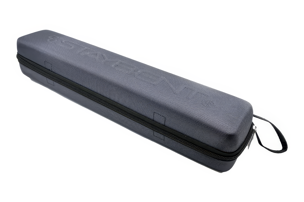 StayBent 硬壳冰刀收纳盒,关闭状态,侧视图,带拉链和提环