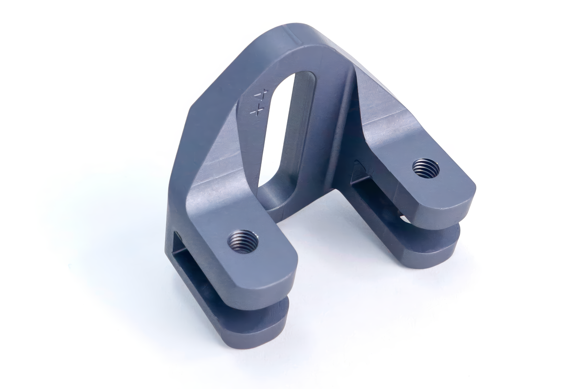 Cupule StayBent Short Track PRO, une cupule grise, vue de trois quarts de la fente et des fixations