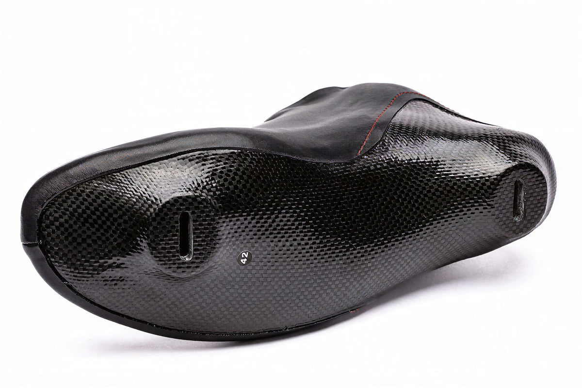 Hurricane long track boot, black, carbon sole with size 42 and two mounting slots