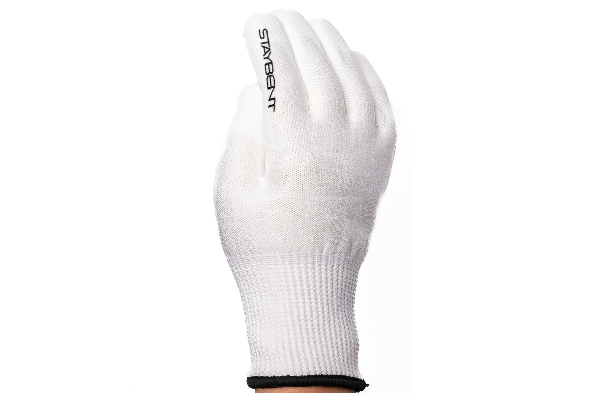 Gants anti-coupure StayBent, gant blanc porté sur une main, doigts vers le haut