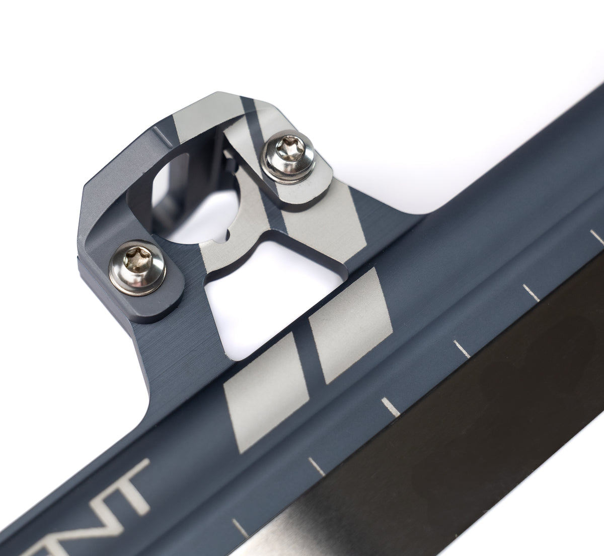 XC Flex Weapon short track blade, macro of a cup, chevrons and TX screws